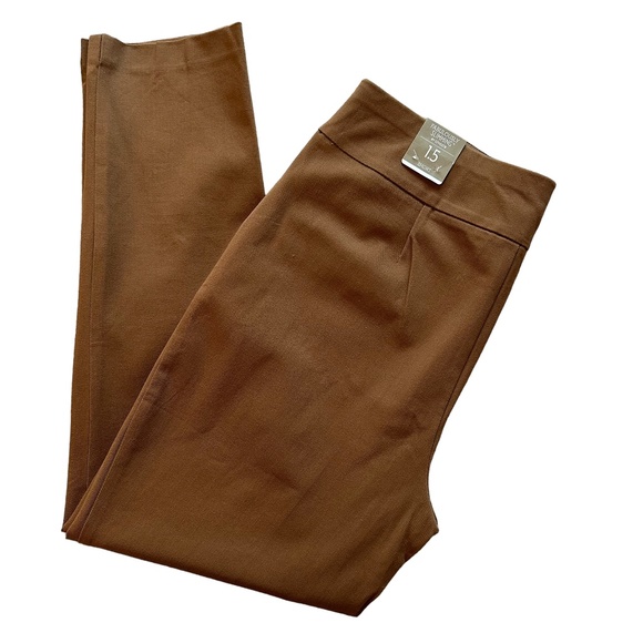 Chico's Pants 1.5 Short US M/10 Short Slimming 4 Way Stretch Pull on Cafe NEW - Picture 7 of 16